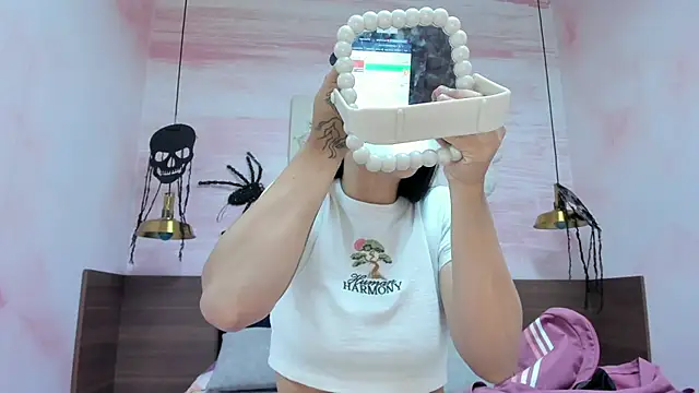 AnneDixie online show from 10-29-25, 03:05