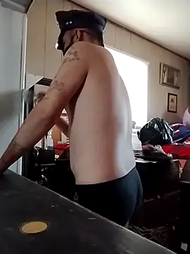 Snapshot of prettyboi6992 chatting on 12-16-25, 08:35 prettyboi6992 online show from 12-16-25, 08:35