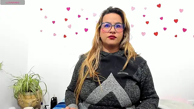 hazel 34 online show from 10-07-25, 08:48