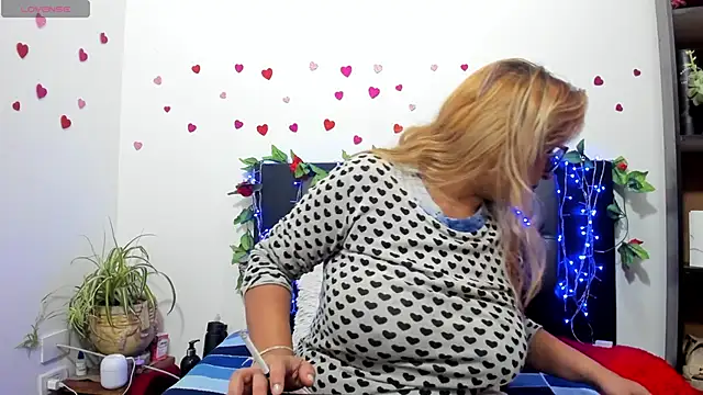 hazel 34 online show from 10-23-25, 08:24