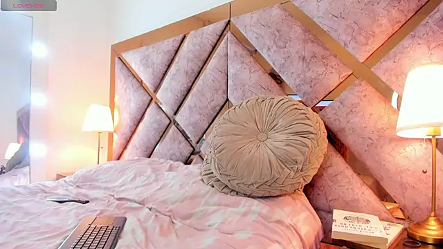 Jennalove  online show from 12-15-25, 10:48