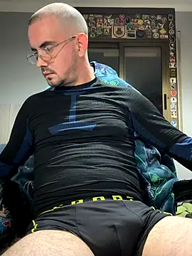 Snapshot of S921993 chatting on 10-13-25, 08:43 S921993 online show from 10-13-25, 08:43