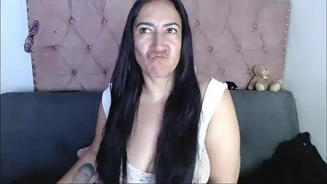 Snapshot of missbella1 chatting on 07-17-26, 08:17 missbella1 online show from 07-17-26, 08:17