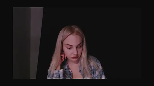 Snapshot of Noo_regrets chatting on 02-25-25, 06:33 Noo regrets online show from 02-25-25, 06:33