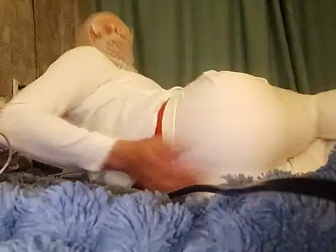 Snapshot of BigAssKi chatting on 09-28-25, 10:39 BigAssKi online show from 09-28-25, 10:39