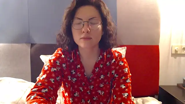 Snapshot of vaders_daughter chatting on 02-12-25, 08:29 vaders daughter online show from 02-12-25, 08:29