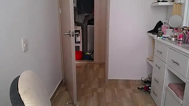 Barbie girl 69 online show from 04-09-26, 05:30