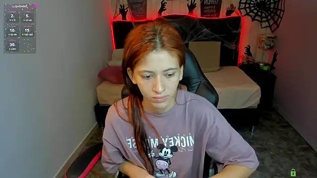 julieth love  online show from 10-28-25, 01:10