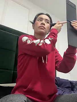 Snapshot of Kim_ev chatting on 10-17-25, 04:27 Kim ev online show from 10-17-25, 04:27