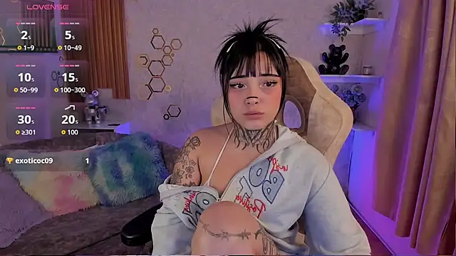Snapshot of mia_catt05 chatting on 05-10-26, 04:38 mia catt05 online show from 05-10-26, 04:38