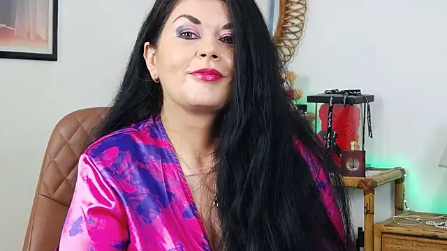 Snapshot of EllenGrace chatting on 02-13-25, 02:01 EllenGrace online show from 02-13-25, 02:01