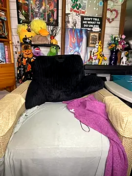 TrenaAnne online show from 10-08-25, 05:31