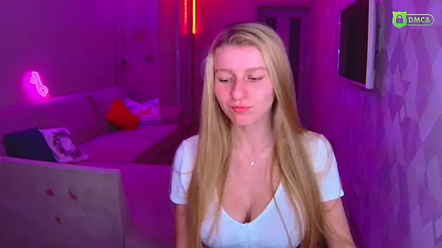 AmaliaQueen online show from 12-15-25, 02:01