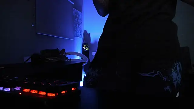 Snapshot of Sisoyalejo420 chatting on 02-25-26, 02:45 Sisoyalejo420 online show from 02-25-26, 02:45