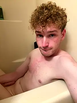 Snapshot of CreamyAustin chatting on 09-18-25, 01:08 CreamyAustin online show from 09-18-25, 01:08