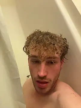 Snapshot of CreamyAustin chatting on 10-31-25, 01:46 CreamyAustin online show from 10-31-25, 01:46