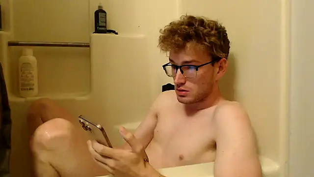 Snapshot of CreamyAustin chatting on 09-28-25, 07:21 CreamyAustin online show from 09-28-25, 07:21