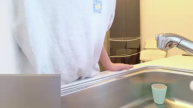 POCARI SWEAT online show from 02-05-26, 01:12