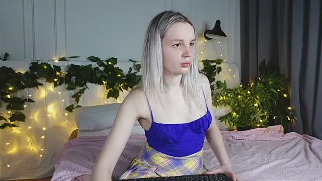 Snapshot of Beatrica_Klein chatting on 03-15-25, 03:48 Beatrica Klein online show from 03-15-25, 03:48