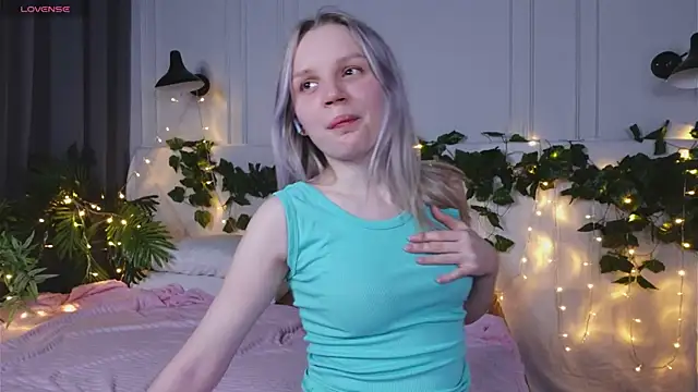 Snapshot of Beatrica_Klein chatting on 03-11-25, 06:08 Beatrica Klein online show from 03-11-25, 06:08