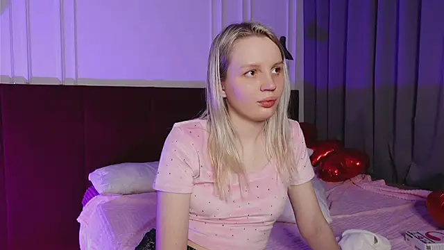 Snapshot of Beatrica_Klein chatting on 02-16-25, 05:15 Beatrica Klein online show from 02-16-25, 05:15