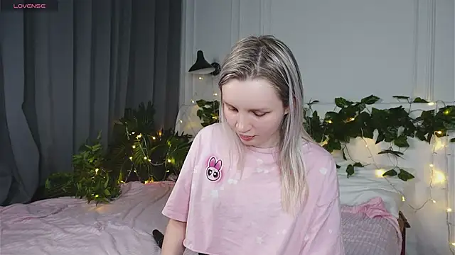 Snapshot of Beatrica_Klein chatting on 03-12-25, 05:28 Beatrica Klein online show from 03-12-25, 05:28