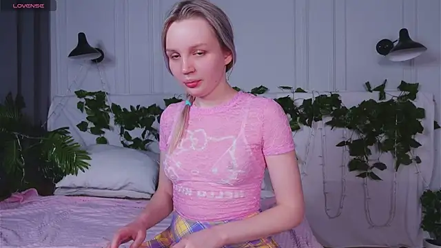 Snapshot of Beatrica_Klein chatting on 03-09-25, 01:48 Beatrica Klein online show from 03-09-25, 01:48