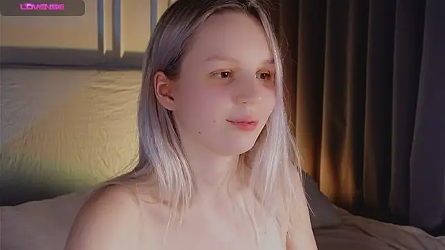 Snapshot of Beatrica_Klein chatting on 02-25-25, 08:21 Beatrica Klein online show from 02-25-25, 08:21