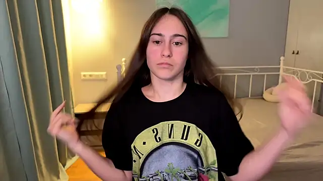 AliceKolltt online show from 06-18-26, 08:36