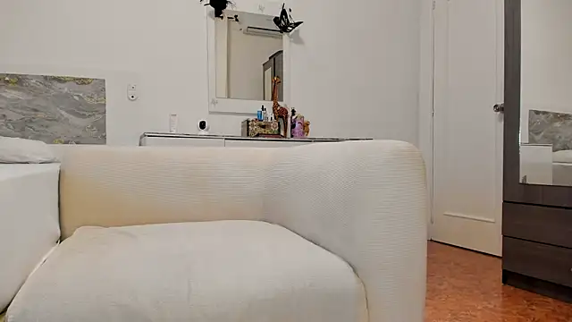 anisialuna  online show from 10-15-25, 06:22