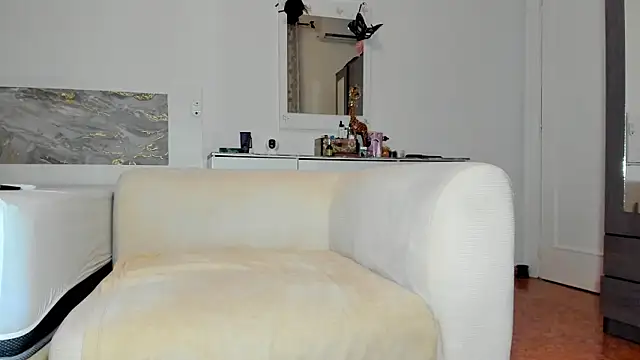 anisialuna  online show from 04-01-26, 05:09