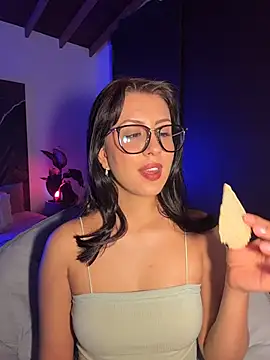 EmaSaenz online show from 10-16-25, 10:07