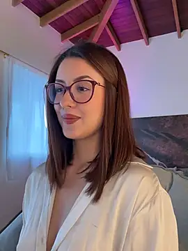 EmaSaenz online show from 03-04-25, 08:16