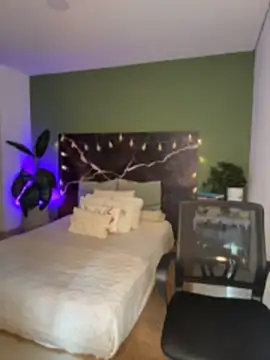 EmaSaenz online show from 04-09-26, 09:54