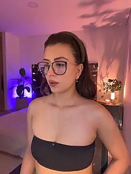 EmaSaenz online show from 02-17-26, 10:51