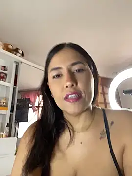 Snapshot of manuela_star chatting on 05-17-26, 01:11 manuela star online show from 05-17-26, 01:11