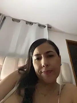 Snapshot of manuela_star chatting on 05-22-26, 01:47 manuela star online show from 05-22-26, 01:47