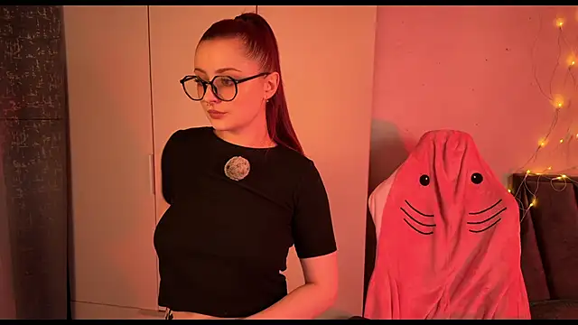 Snapshot of RozieRose chatting on 12-02-25, 02:34 RozieRose online show from 12-02-25, 02:34