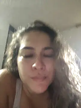 Sara smiiith211 online show from 05-08-26, 10:24