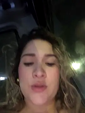 Sara smiiith211 online show from 05-01-26, 12:48