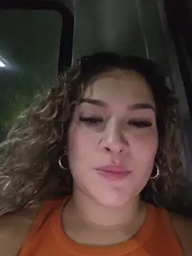 Sara smiiith211 online show from 05-27-26, 11:56