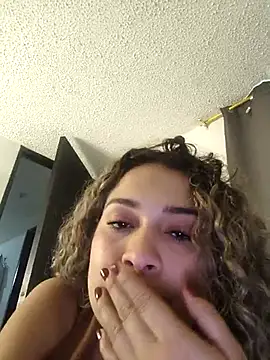 Sara smiiith211 online show from 04-18-26, 08:09