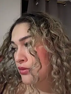 Sara smiiith211 online show from 04-04-26, 01:01