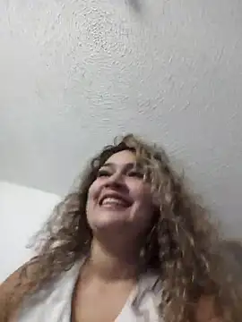 Sara smiiith211 online show from 05-19-26, 01:56