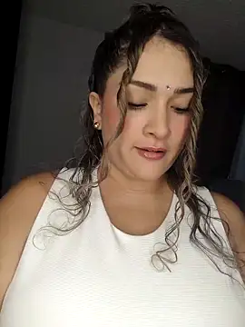 Sara smiiith211 online show from 04-05-26, 08:26