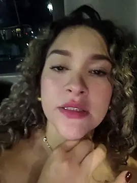 Sara smiiith211 online show from 05-02-26, 11:54