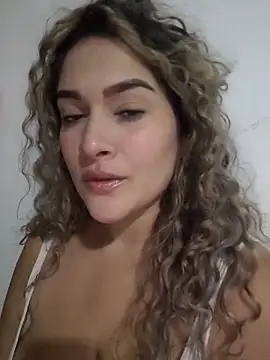 Sara smiiith211 online show from 03-08-26, 02:59