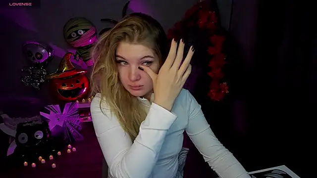 lily williamss online show from 10-13-25, 01:29