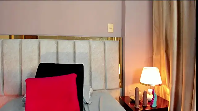 Snapshot of Emilywatsonn chatting on 02-28-26, 12:43 Emilywatsonn online show from 02-28-26, 12:43