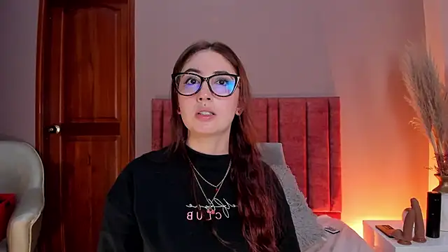 Emilywatsonn online show from 11-15-25, 12:25